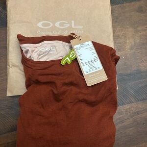 NWT OGL Top Size L Rust Short Sleeve
Brami